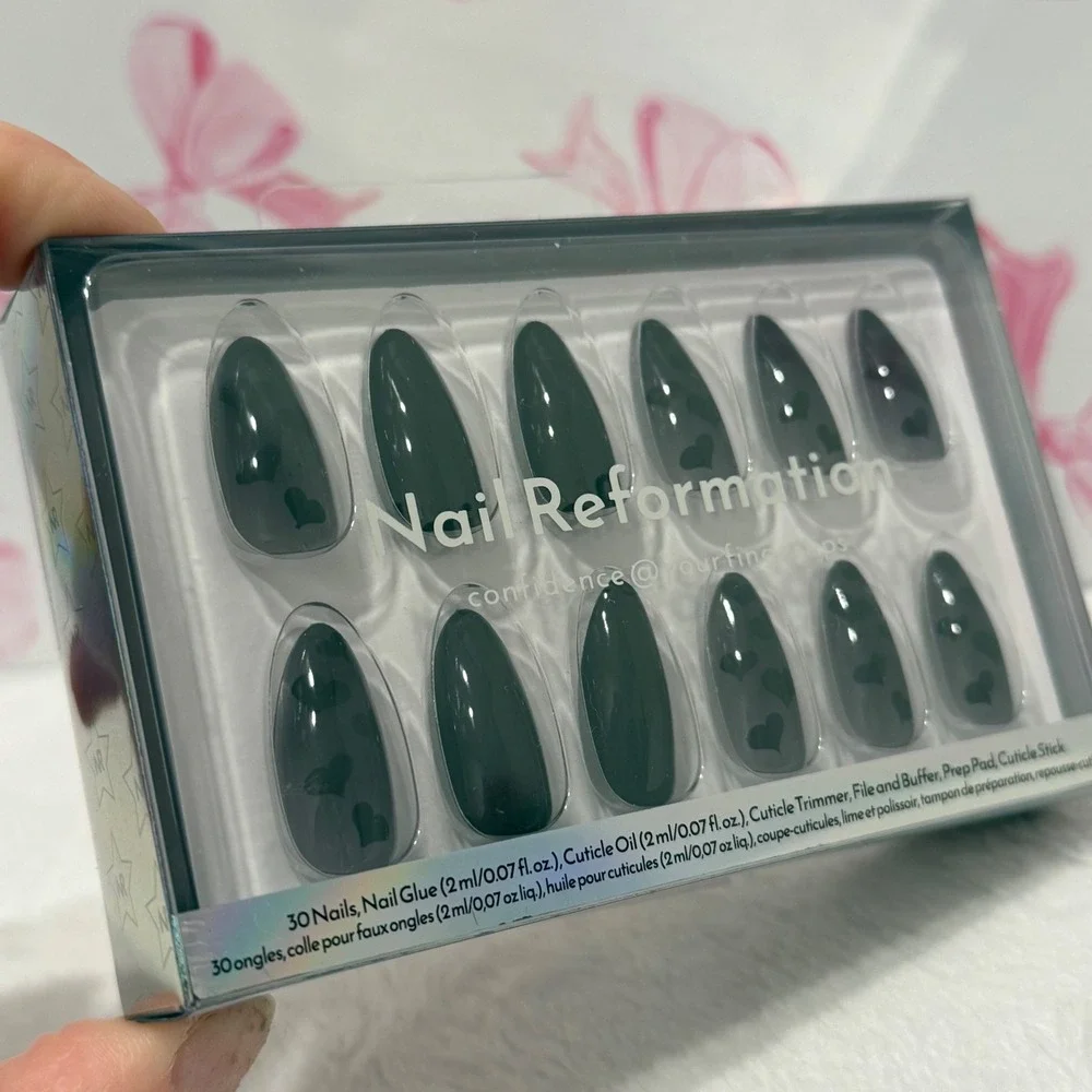 Nail Reformation Almond Shape Press On Nails Black Heart Design‎ Set - Picture 2 of 7